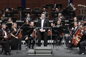 Orquestra Sinfônica de Minas Gerais recebe o maestro espanhol Alexis Soriano @ Grande Teatro, do Palácio das Artes