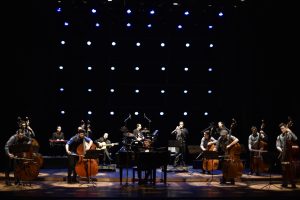 Flávio Venturini, DoContra e Orquestra Sesminas no show de lançamento do CD Paraíso @ Teatro Sesiminas