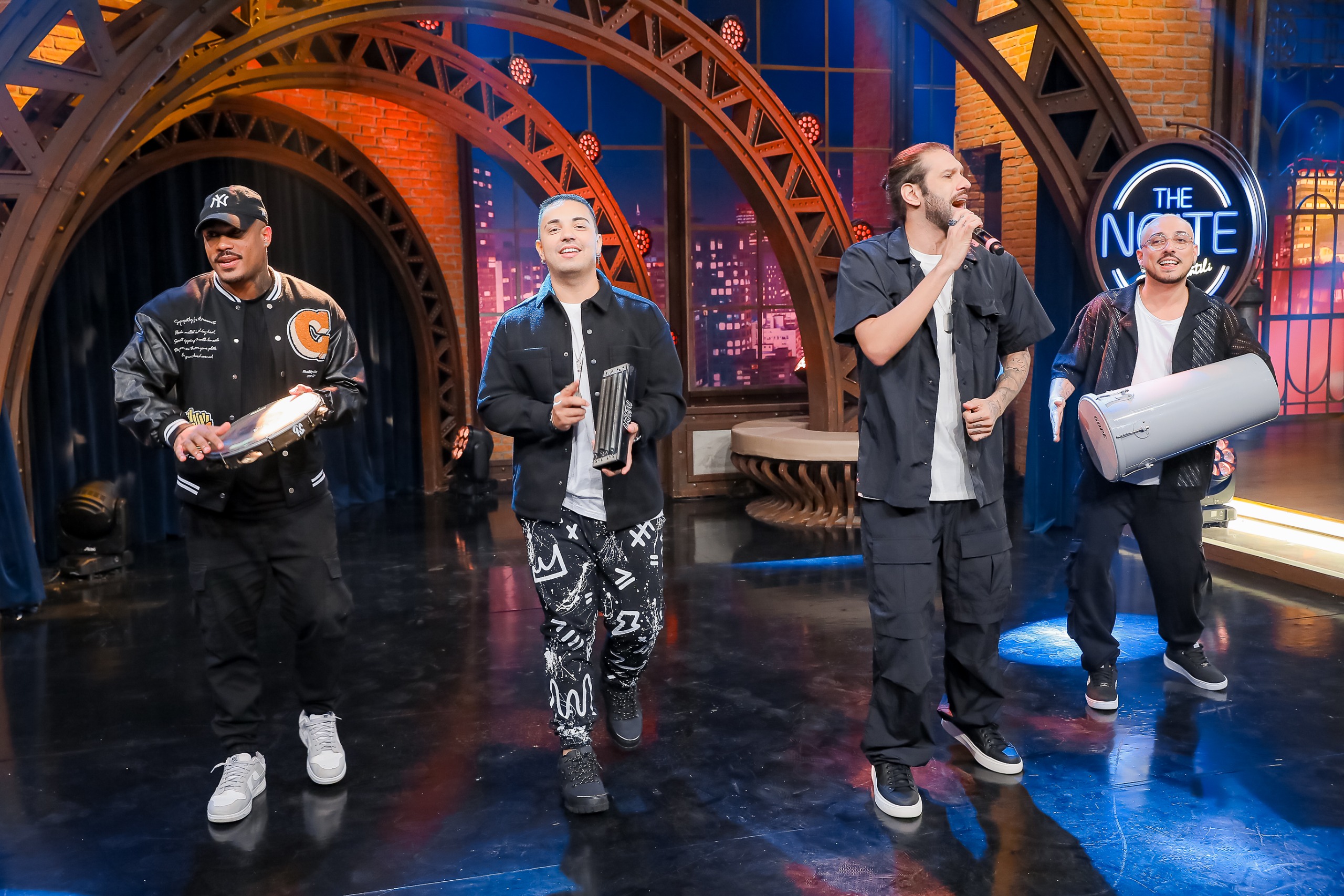 Akatu marca presença no The Noite nesta madrugada no SBT – Culturaliza BH