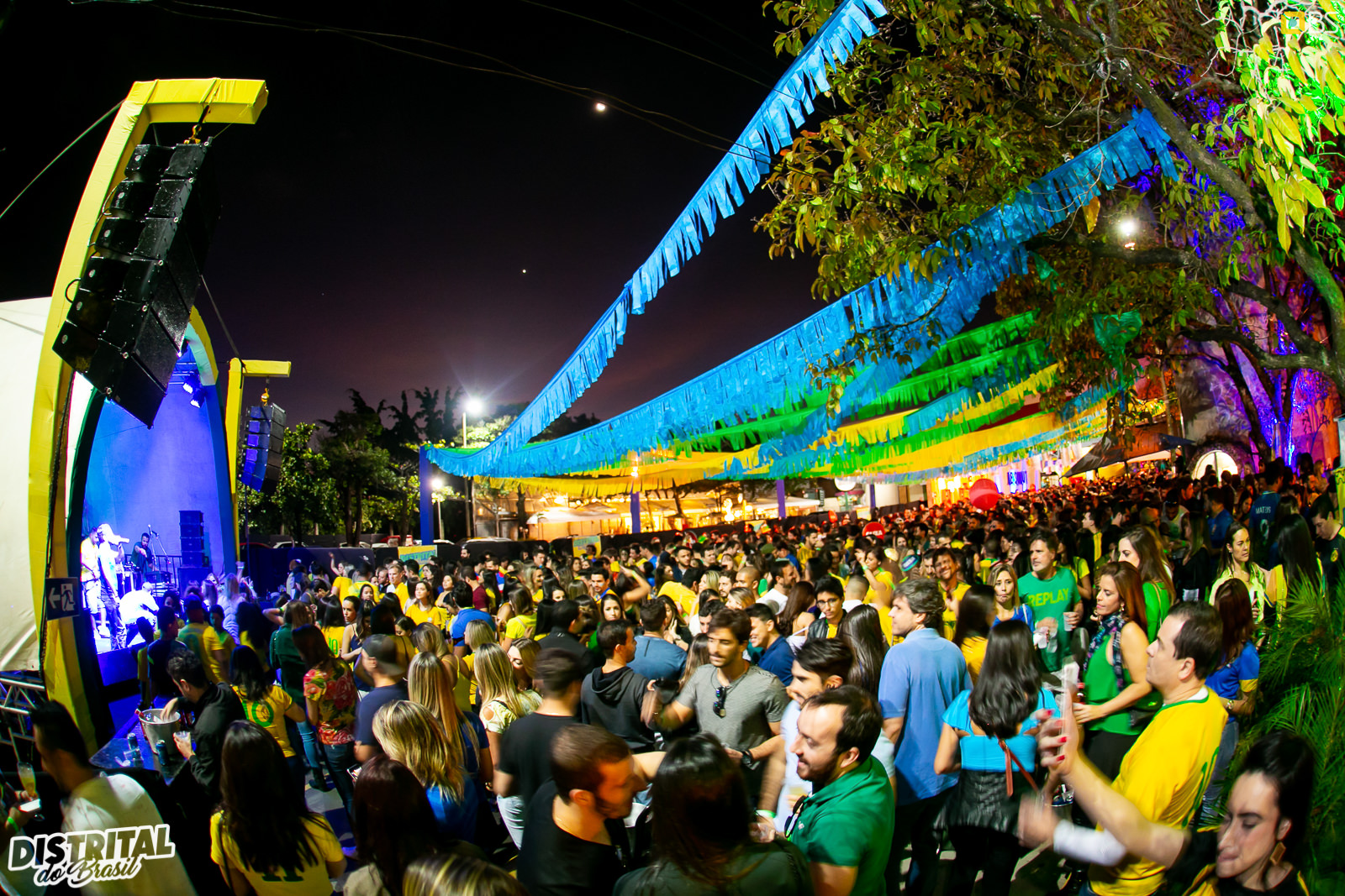 Mercado do Cruzeiro recebe o “Distrital na Copa” com telões gigantes, shows e gastronomia em BH